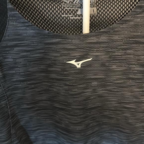 Mizuno performance size L women’s athletic tshirt - Picture 3 of 7